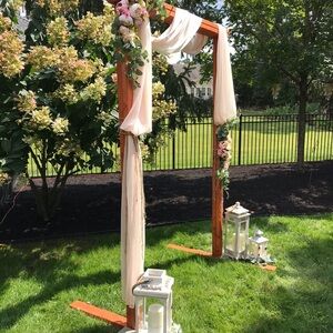 Elegant Cream and dusty pink drapery. Two floral accents - dusty pink and white